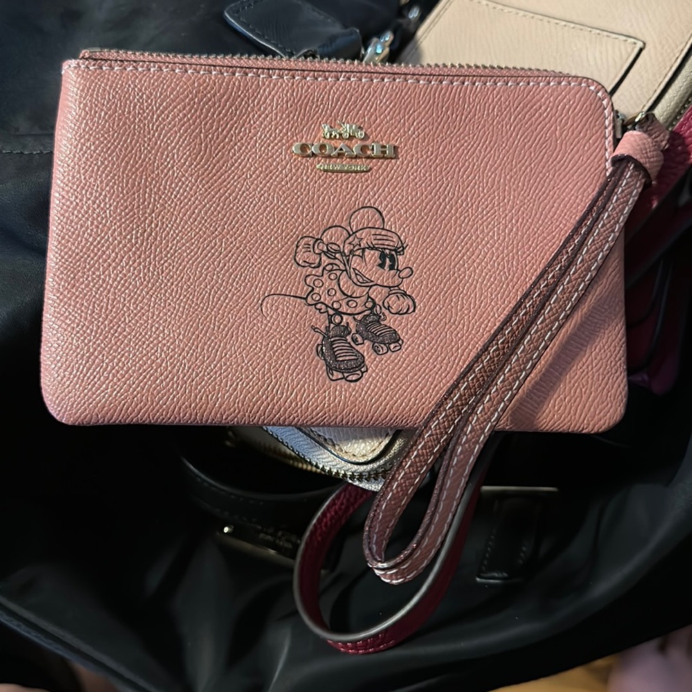 Disney x coach Minnie Mouse wristlet